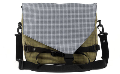 visible variant TB0204-VHND^^The Maker's Bag in Taiga (olive green with grey grid) 400 Halcyon with a Northwest Sky (light grey with white grid) 200 Halcyon interior.