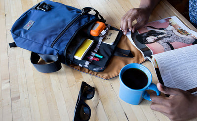 A person using their Medium Cafe Bag at a cafe.