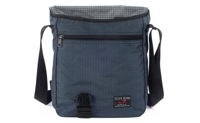 visible variant TB0202-THND^^A Medium Cafe Bag in Night Walk (blue-grey with grey grid) 400 Halcyon with Northwest Sky (light grey with white grid) 200 Halcyon interior