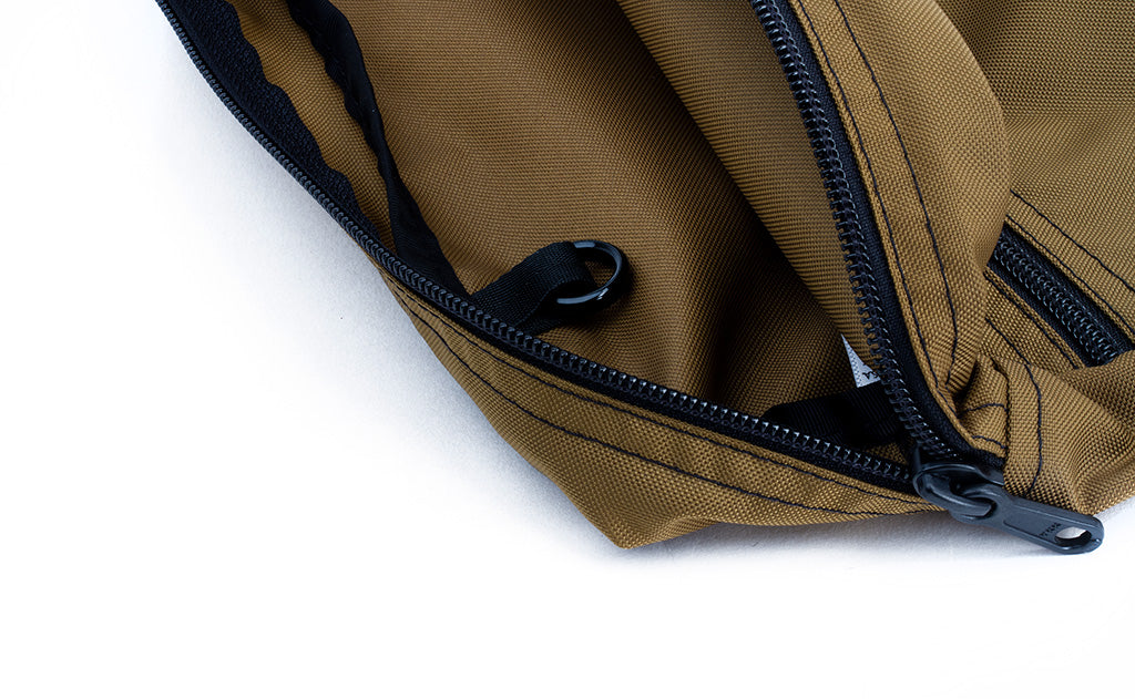 ^^A close shot of the Packing Cube Shoulder Bag's main zipper showing an interior o-ring.