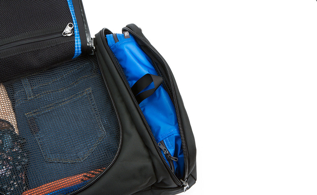 detail visible^^Two filled Large Packing Cubes leave a little room to fill at the top of the Aeronaut 30's main pocket.