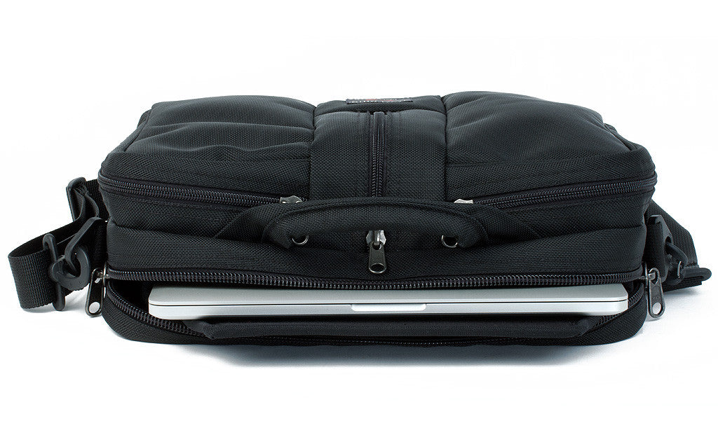 detail visible^^The main pocket of the Pilot with a laptop.