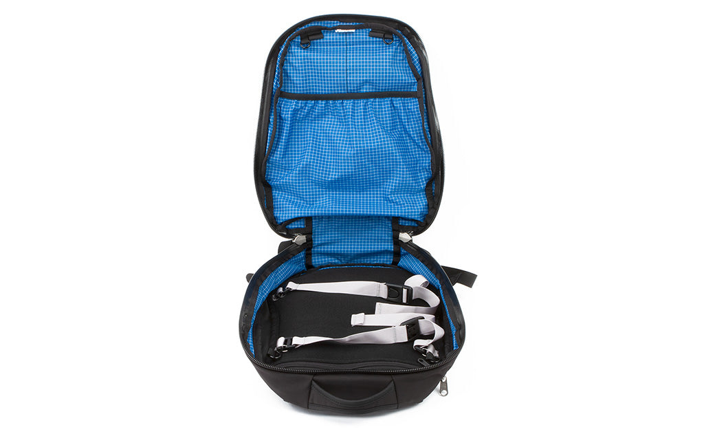 Clamshell opening with tie down straps