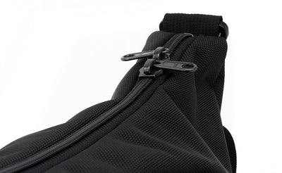 detail visible^^Close shot of the main compartment's zipper.
