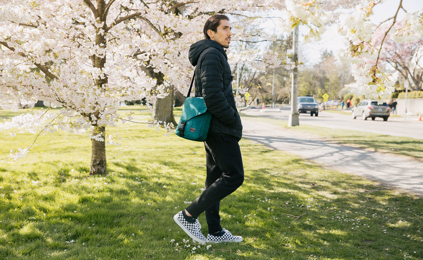Person wearing the Medium Cafe Bag on a spring day.