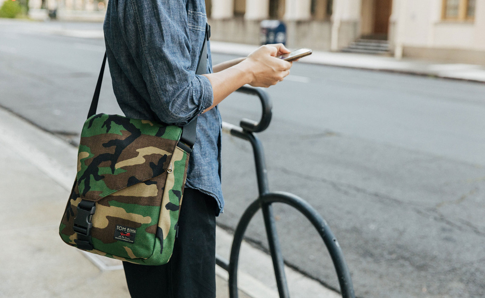 Person wearing the Medium Cafe Bag in Beaver Camo.