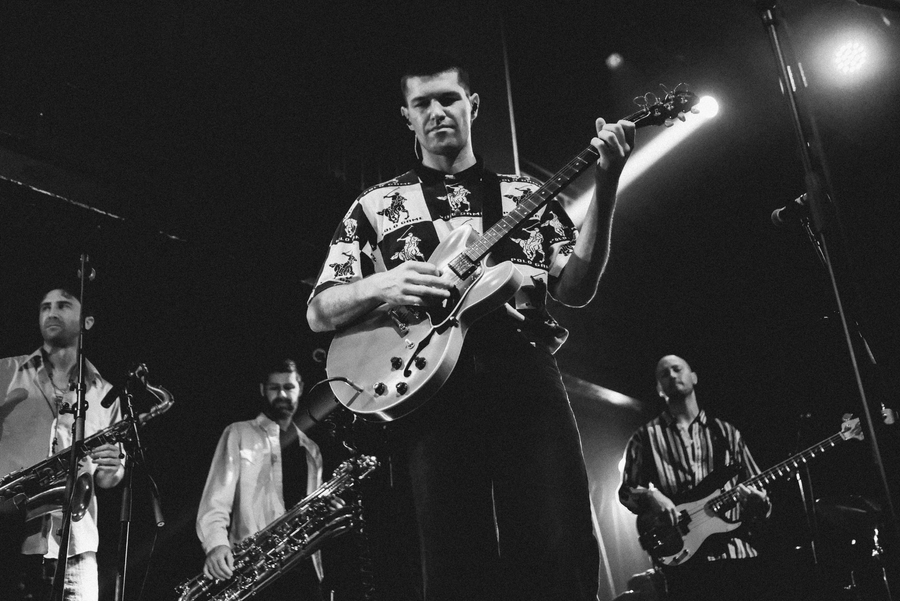 THE DIP, live in London. Black and white image of the band taken by Dan Grannum (IG @pixelaffiliate)