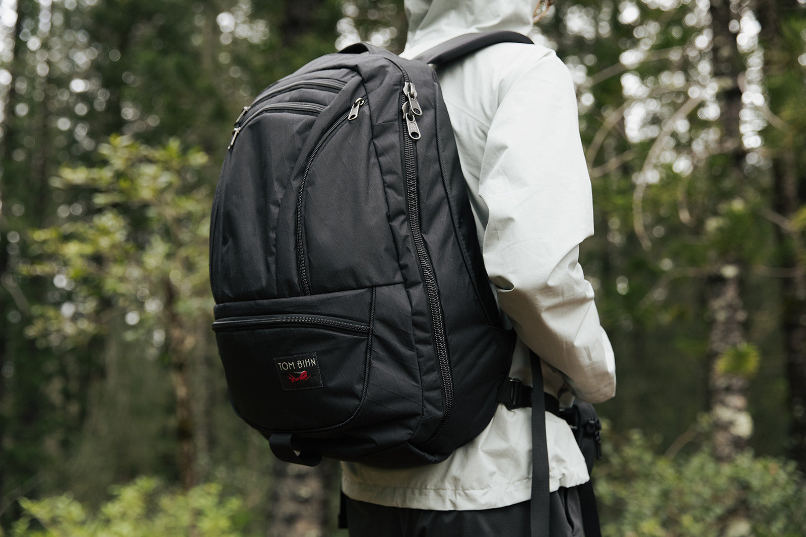 Person wearing an X-Pac Synik 30 on their back.