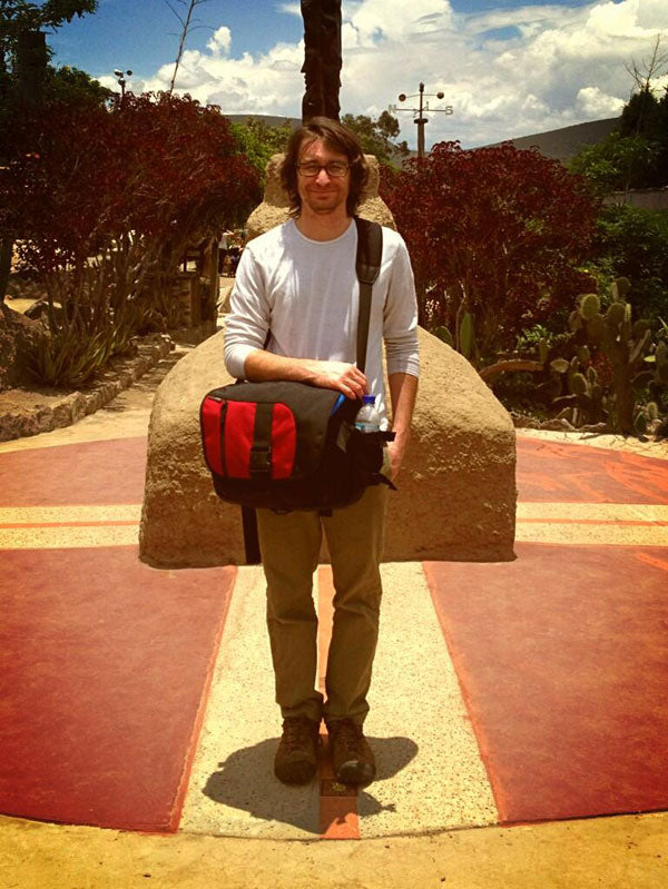 TOM BIHN ID messenger bag: goes to the equator! And look the shadow is directly below! ;)
