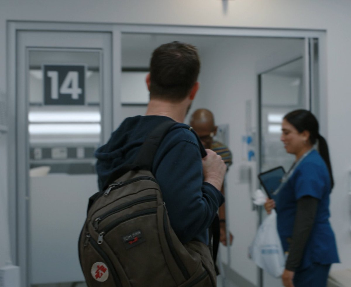 Screenshot form The Pitt showcasing Dr. Robby wearing Urs Synapse 25