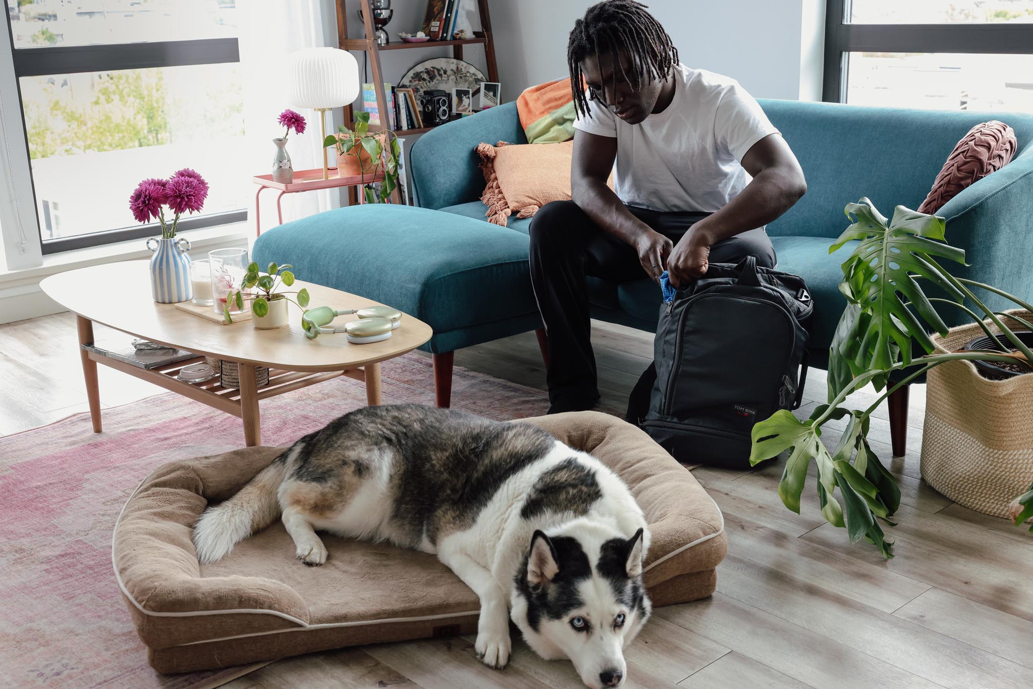 visible lifestyle^^A person with their dog packing a Techonaut 45
