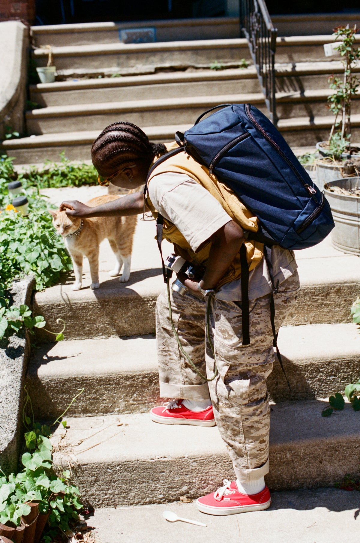 visible lifestyle ^^ A person wearing a Deep Blue Techonaut 30 as a backpack petting a cat.