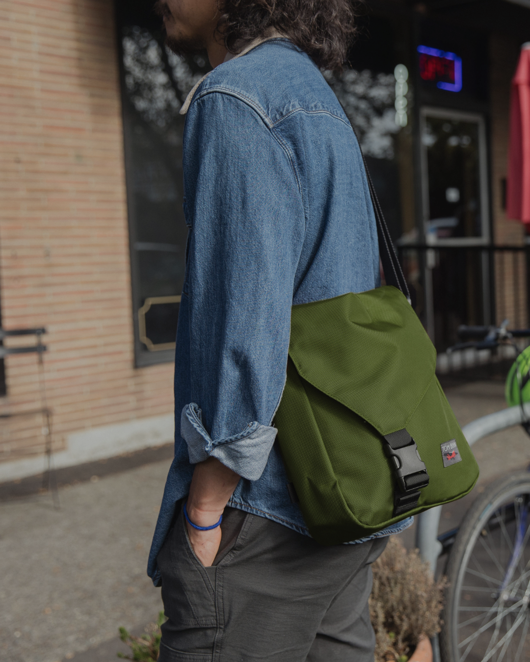 Person wearing Medium Cafe Bag in Saguaro Ballistic