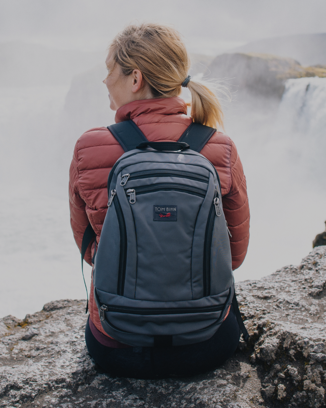Person wearing Synapse 19 in Nebulous Gray
