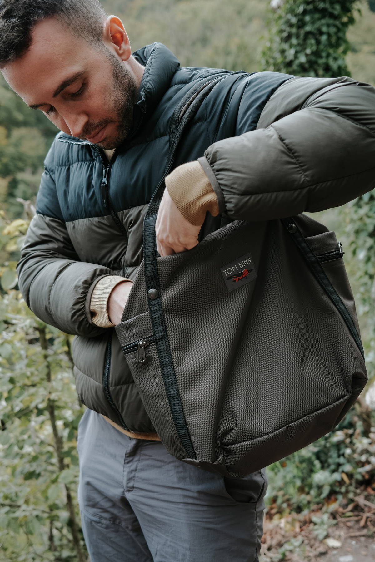 TOM BIHN Pop Tote, Zip Top Work Tote Bag, 19.5L, 13.4 TOM BIHN Pop Tote, Zip Top Work Tote Bag, 19.5L, 13.4