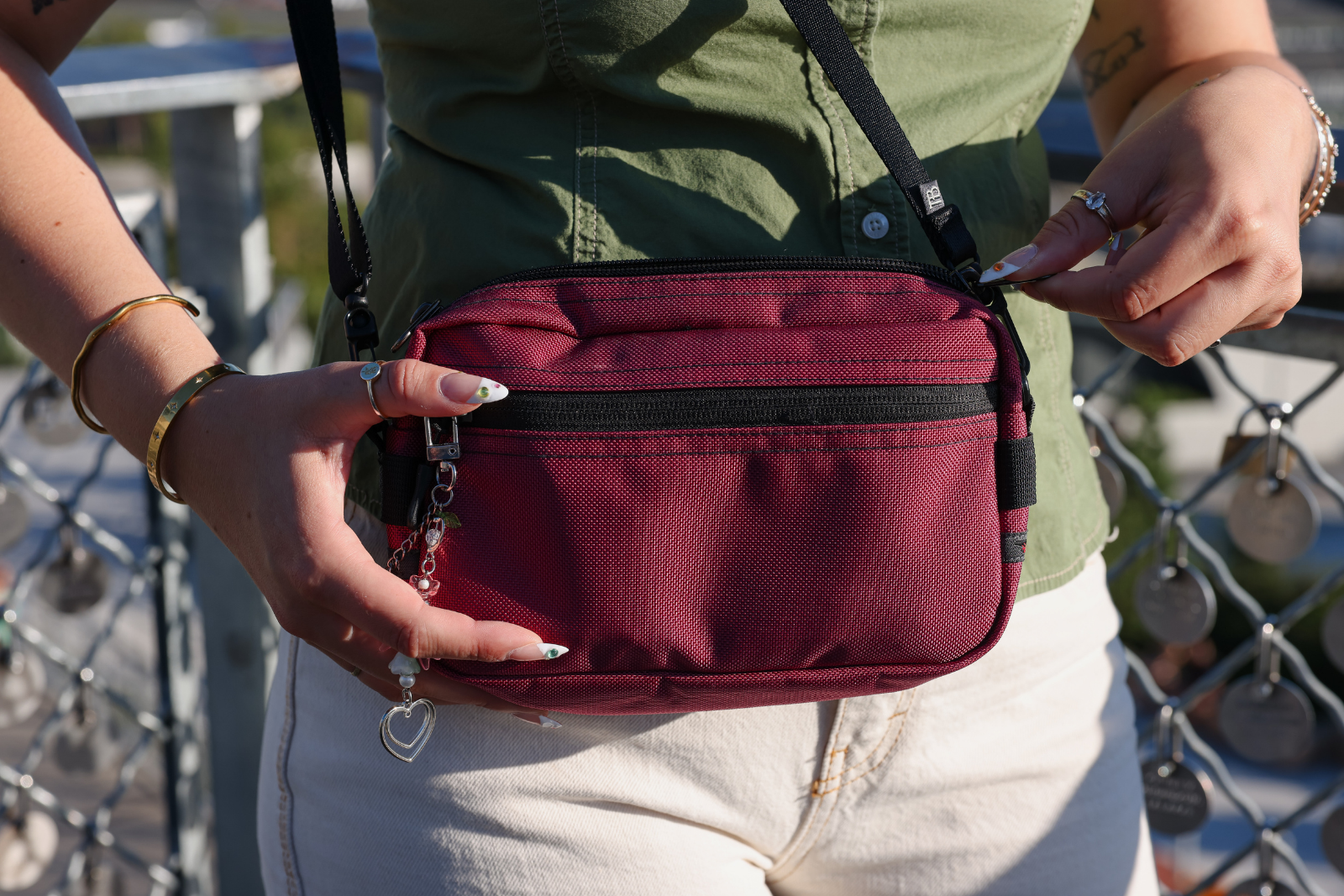 lifestyle visible^^Person unzipping Side Effect.