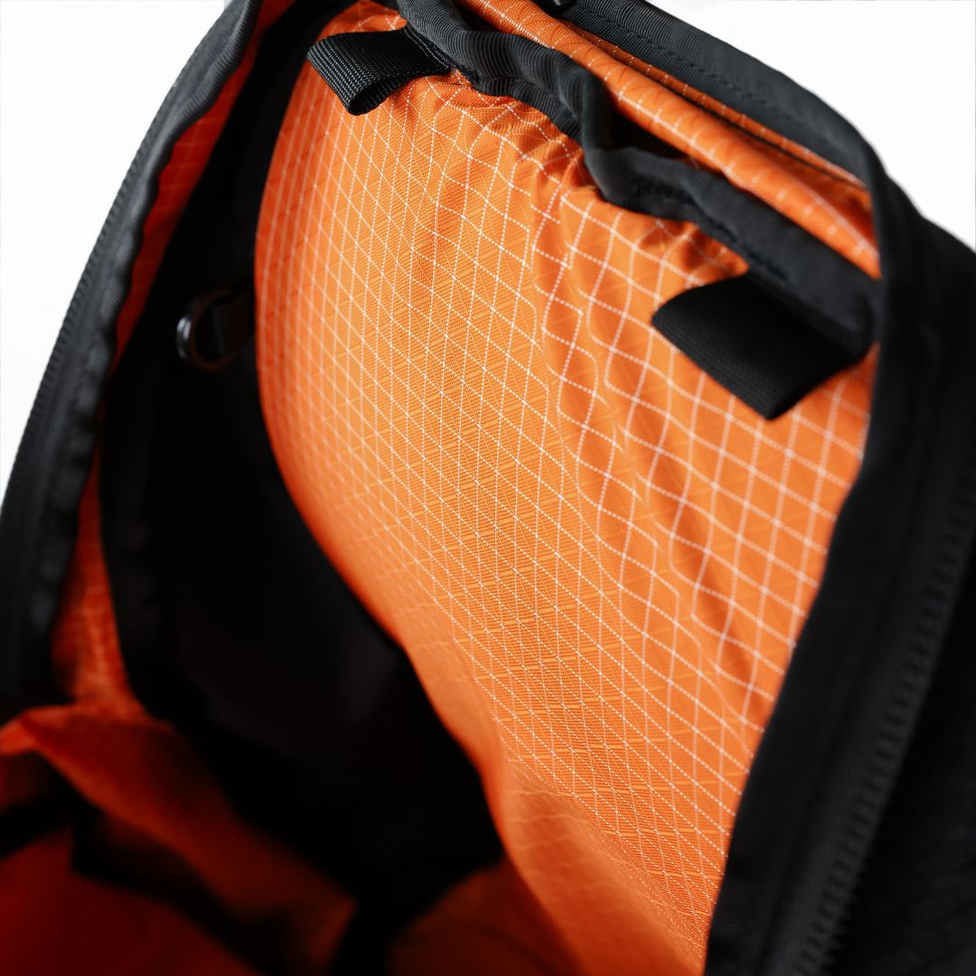 Accent Bag／Hypalon black × orange Alpha Handlebar Bag (6L) – Two Wheel Gear