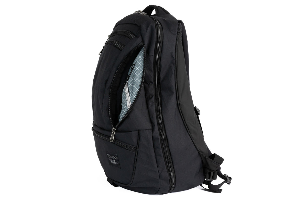 visible variant TB0121-BXND^^Synik 30 in Black X-Pac with Northwest Sky (light grey with white grid) interior.