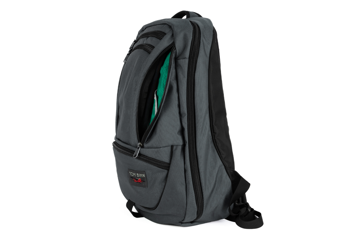visible variant TB0121-GKEL^^A Nebulous Grey Ballistic Synik 30 with the side pocket open showing the Emerald Cerylon lining color. 