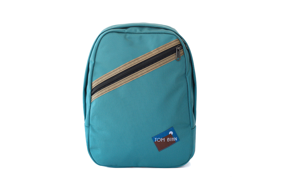 visible variant TB0126-KKEL^^The Zeitgeist with a Agave Ballistic exterior with Coyote zipper tape