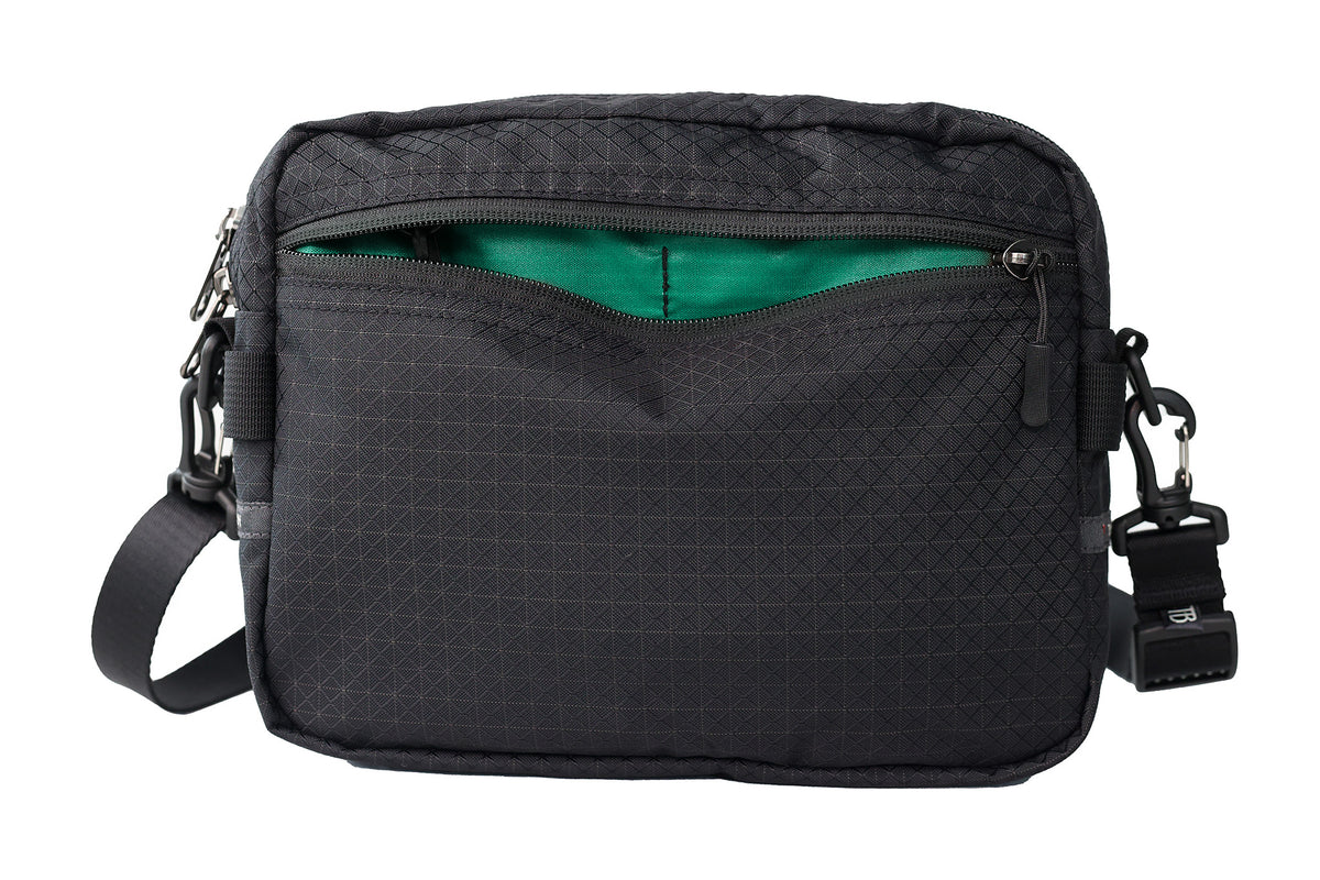 visible variant TB0414-BTEL^^The Side Kick in Black 420 Spectron with Emerald 210 Cerylon interior