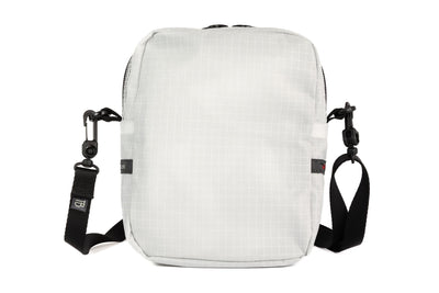 visible variant TB0416-TDGE^^The rear of an Everyday Cubelet in Tahoma Halcyon (white with a white grid) with a front zipper.