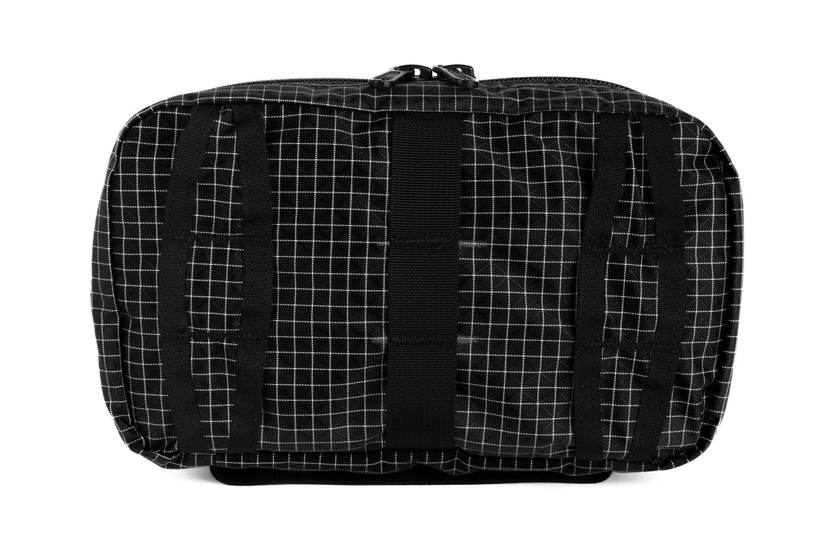 visible variant TB0419-BD^^The rear of a Handy Little Thing #2 in Black (black with white grid) 200 Halcyon showing the front zipper with two slider and logo at the bottom-right corner.