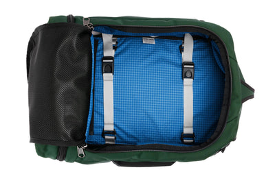 visible variant TB0902-WKLD^^ A Techonaut 30 with a Wilderness (dark green) exterior with Island (bright blue with white grid pattern) 200 Halcyon interior.