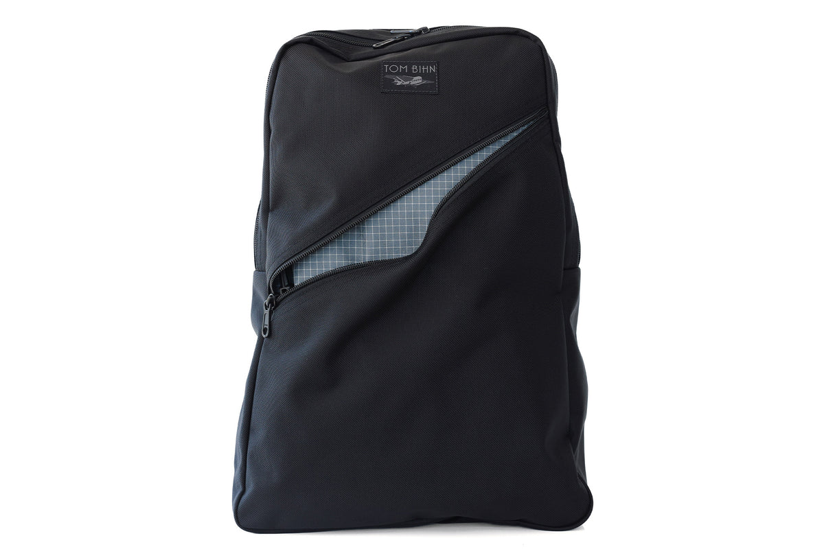 visible variant TB0922-BKND^^Daylight Backpack in Black Ballistic with Northwest Sky (grey with white grid) 200 Halcyon interior