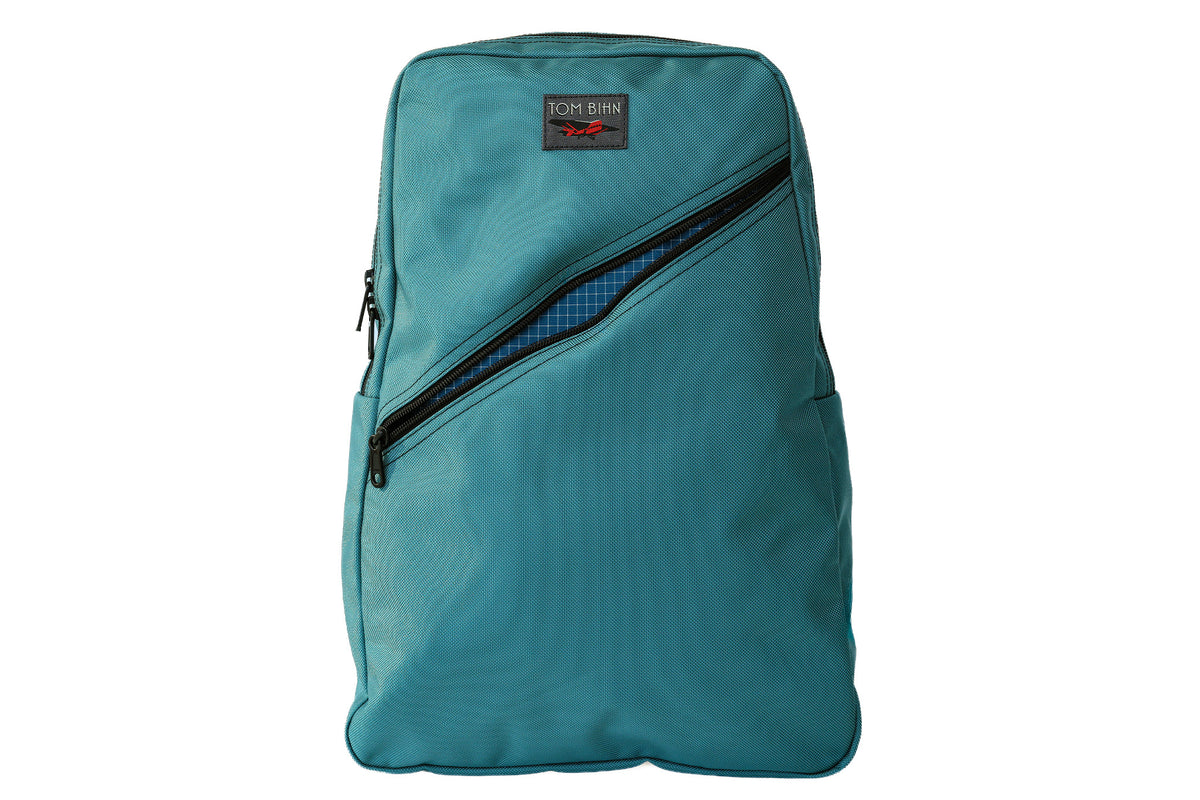visible variant TB0922-KKFD^^Daylight Backpack in Agave (light blue) Ballistic with Fjord (dark blue with white grid) 200 Halcyon interior