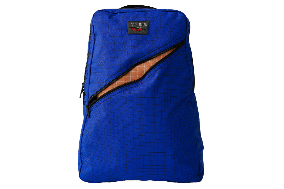 visible variant TB0922-ST3D^^Daylight Backpack in Sapphire (bright blue in dark grey grid) Spectron with Cantaloupe (light orange with white grid) 200 Halcyon interior