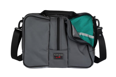 visible variant TB0968-GKED^^Pilot in Nebulous Grey (medium grey) Ballistic with Kelpie (bluish green with white grid) 200 Halcyon interior.