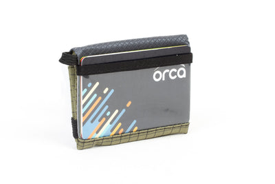 visible variant TB1280-VH^^The Size 4 Nik's Minimalist Wallet in Taiga (olive green with grey grid) 400 Halcyon closed interior pockets-out with the attached elastic band.