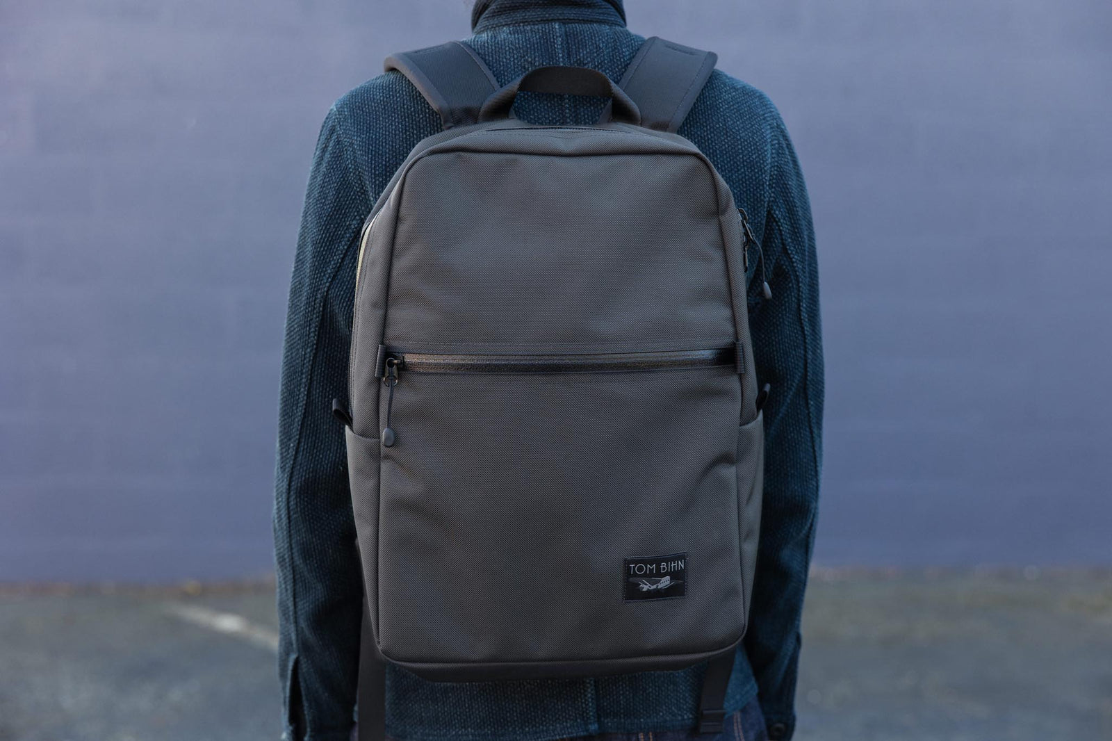 Person wearing the Paragon 2.0 on their back