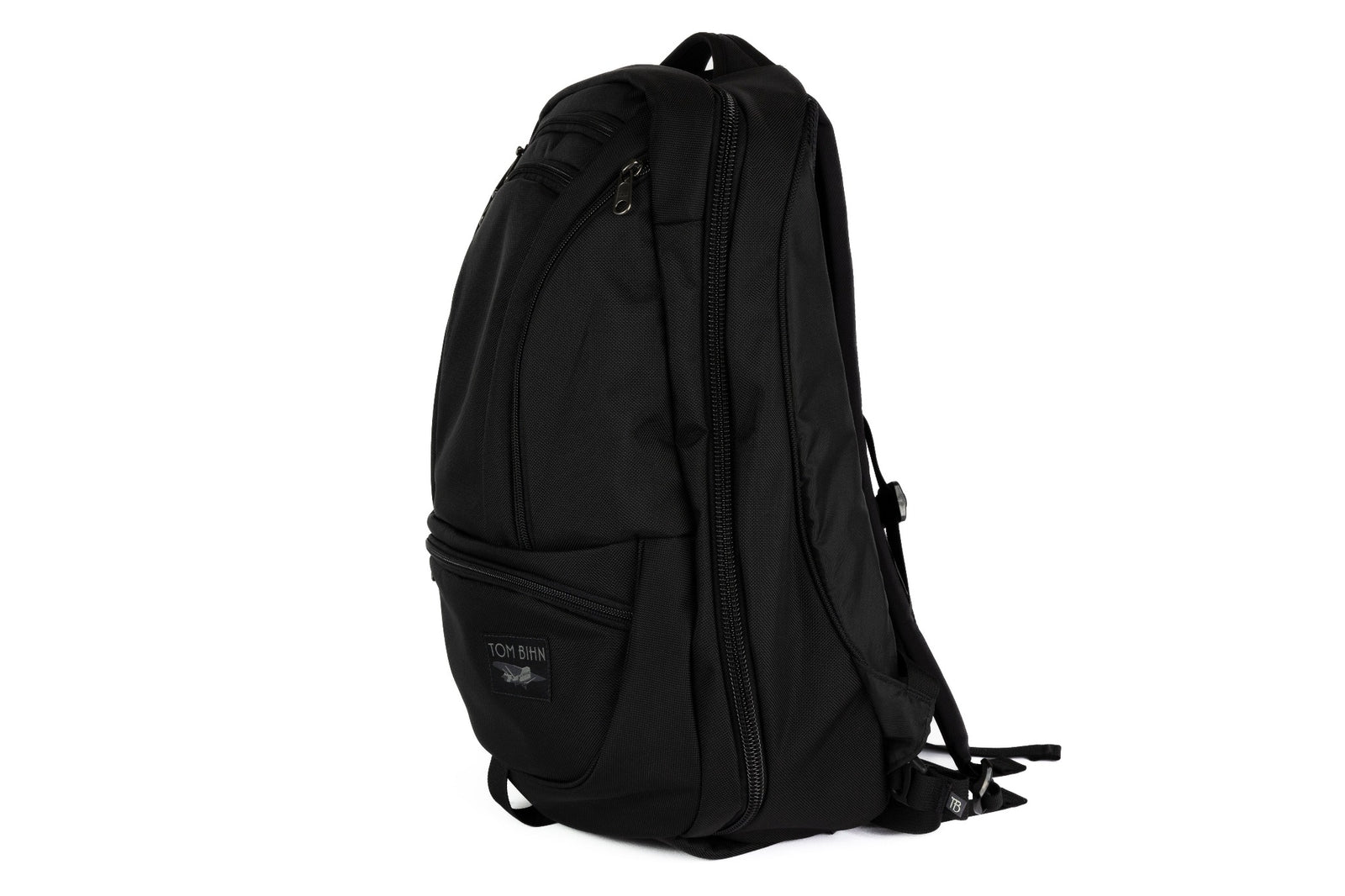 visible variant TB0121-BKND^^A side shot of the Synik 30 in Black 630 Ballistic, closed pocket, with the new Black Label and a Northwest Sky 200 Halcyon interior.