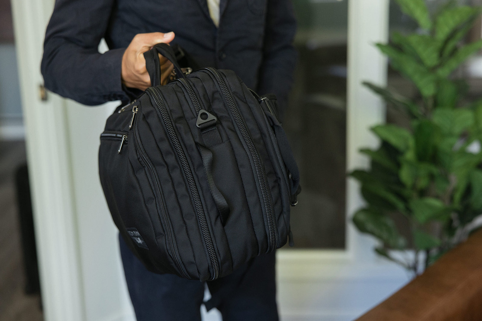 backpack trinity traveler TOM BIHN Trinity, Convertible Briefcase Backpack, 21L, 10.8"x 16"x11.4"