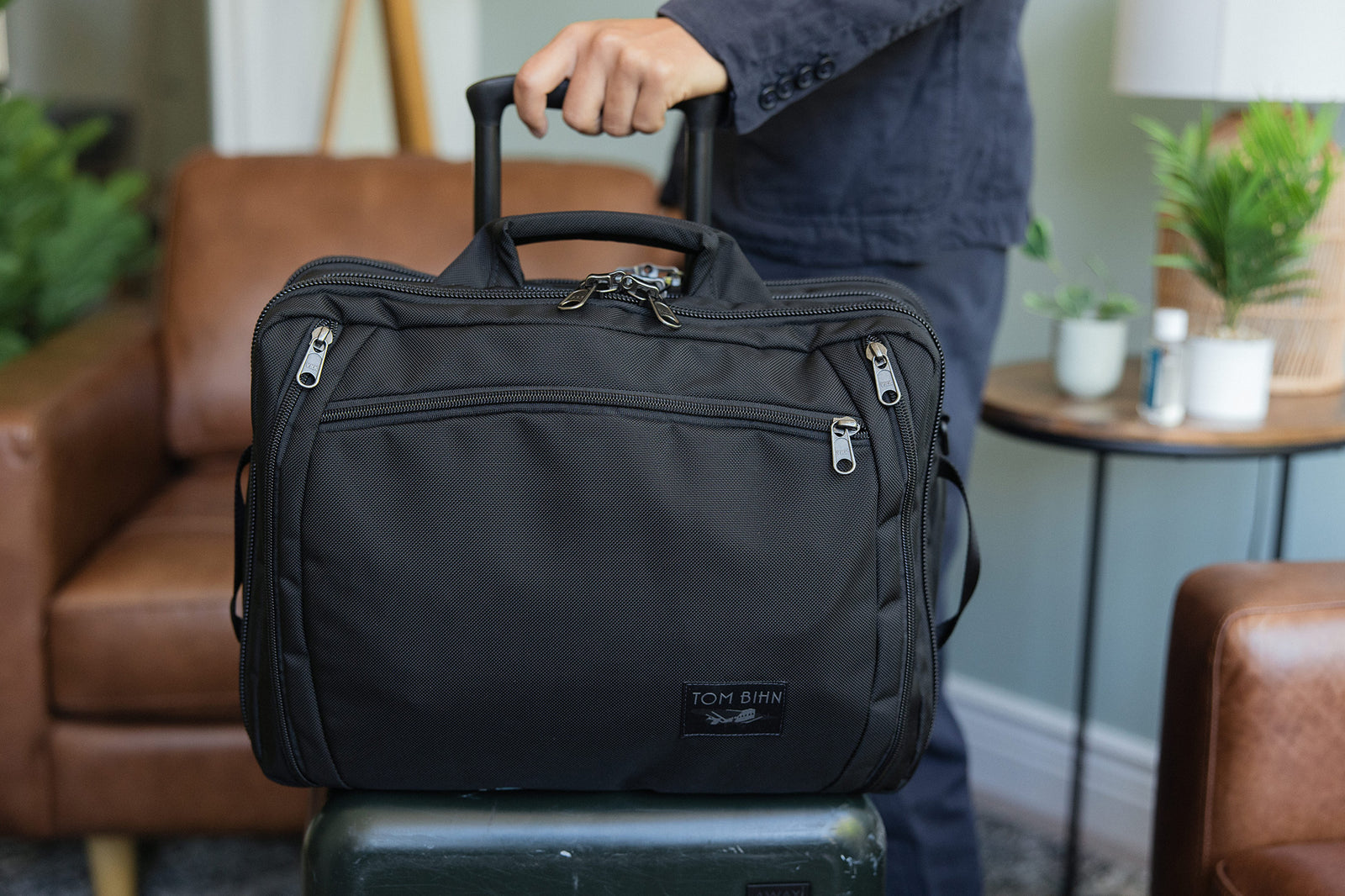 backpack trinity traveler TOM BIHN Trinity, Convertible Briefcase Backpack, 21L, 10.8"x 16"x11.4"