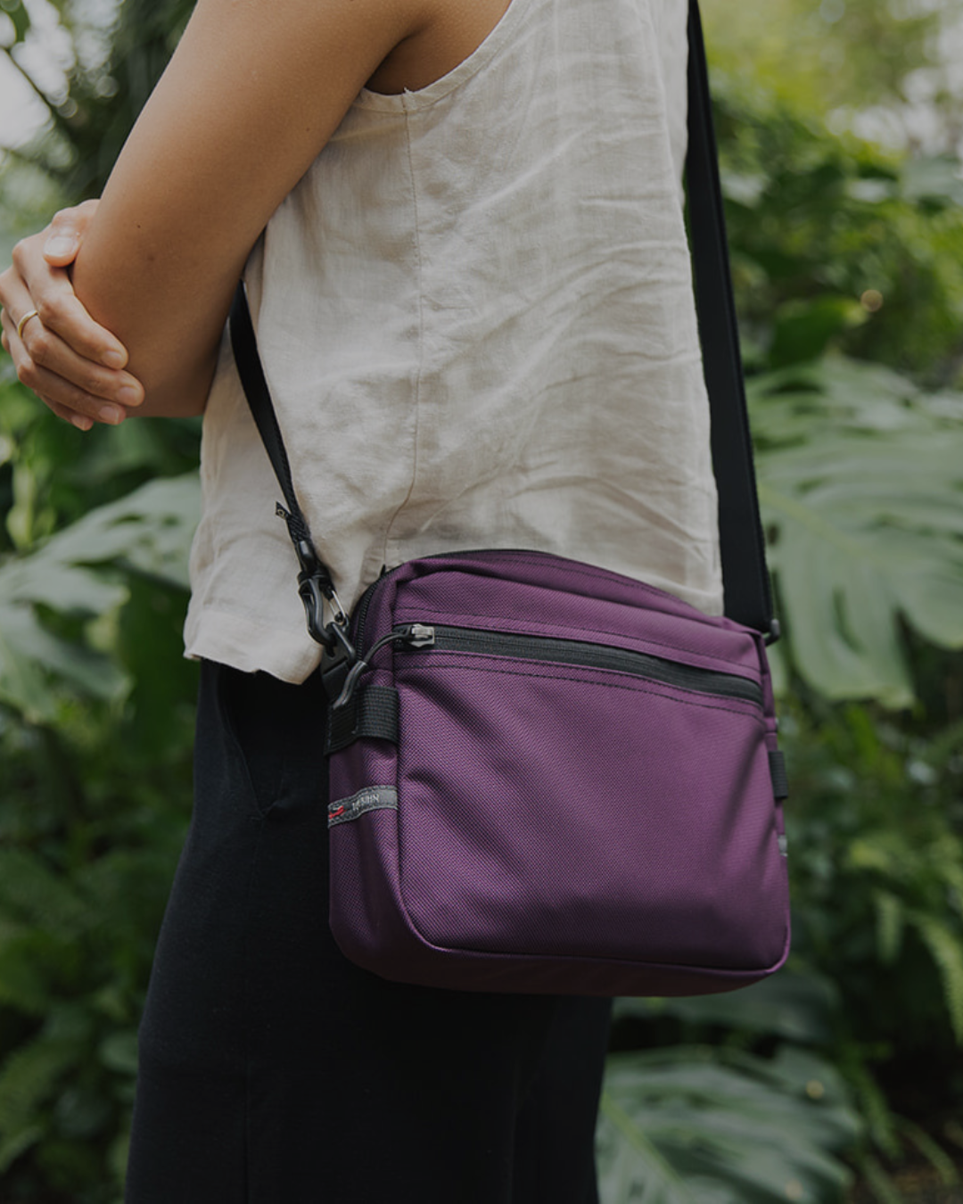 Person wearing Side Kick in Aubergine Ballistic