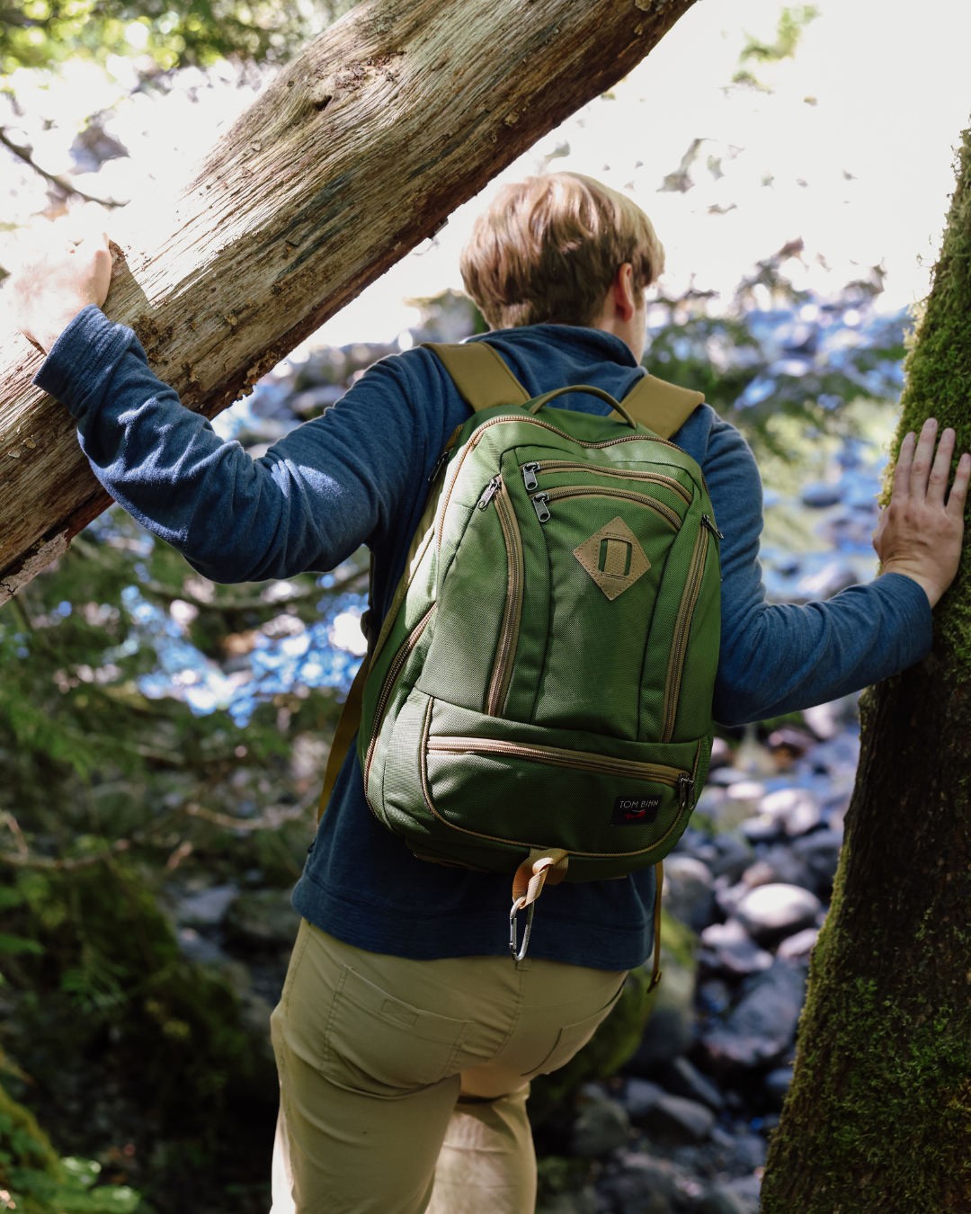visible lifestyle^^Guide's Edition Synik 26 in Saguaro worn by person hiking through trees.