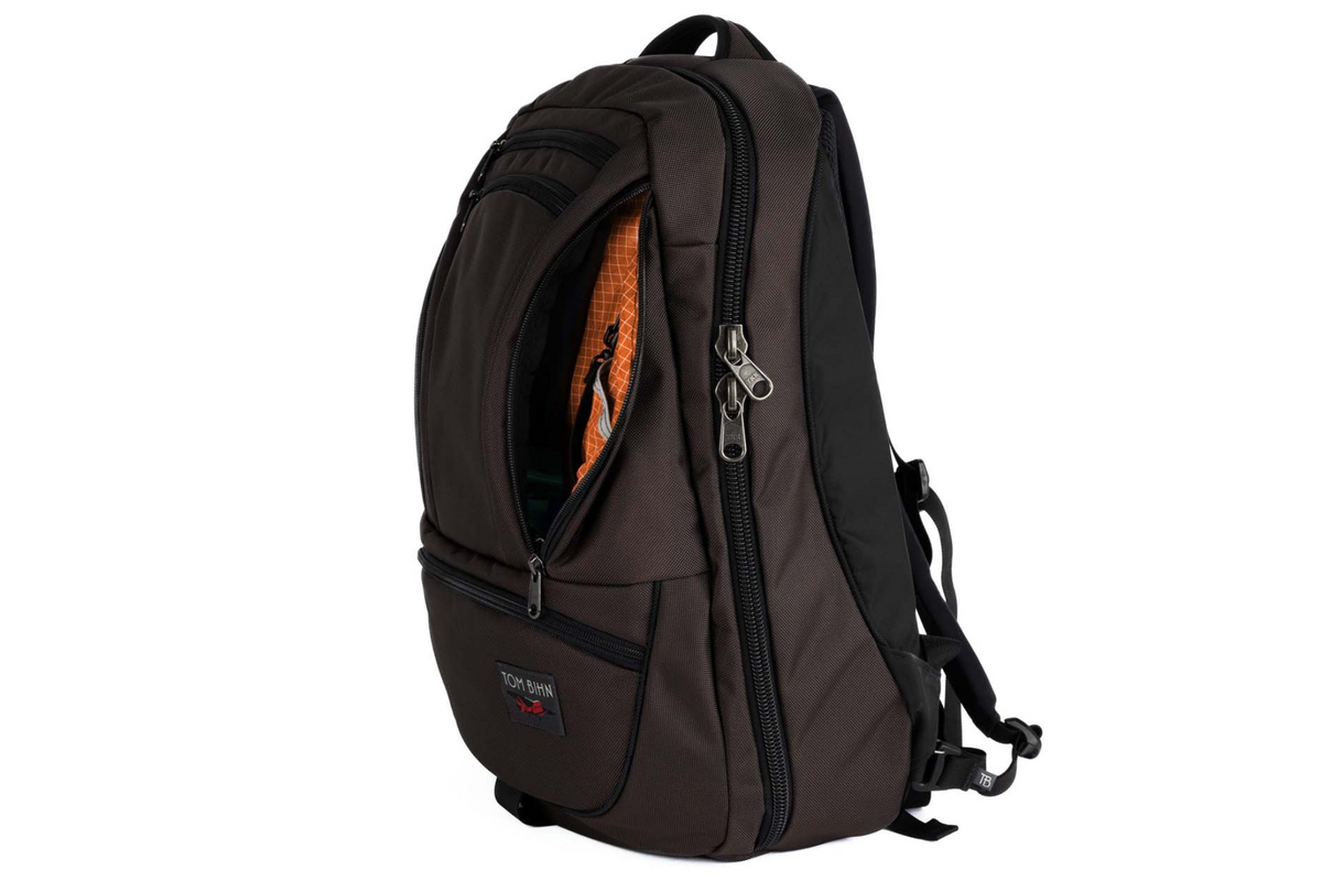 visible variant TB0121-RKZD^^The Synik 30 in Ursa (brown-grey) Ballistic with a Zest (orange with white grid) 200 Halcyon interior.