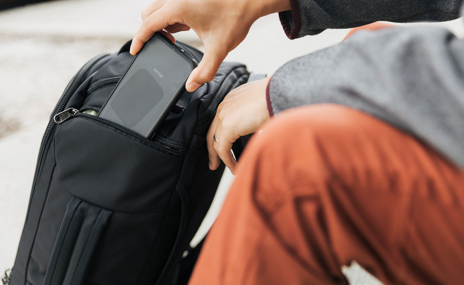 lifestyle visible ^^ A person putting their phone into the Techonaut 30's smaller side pocket.