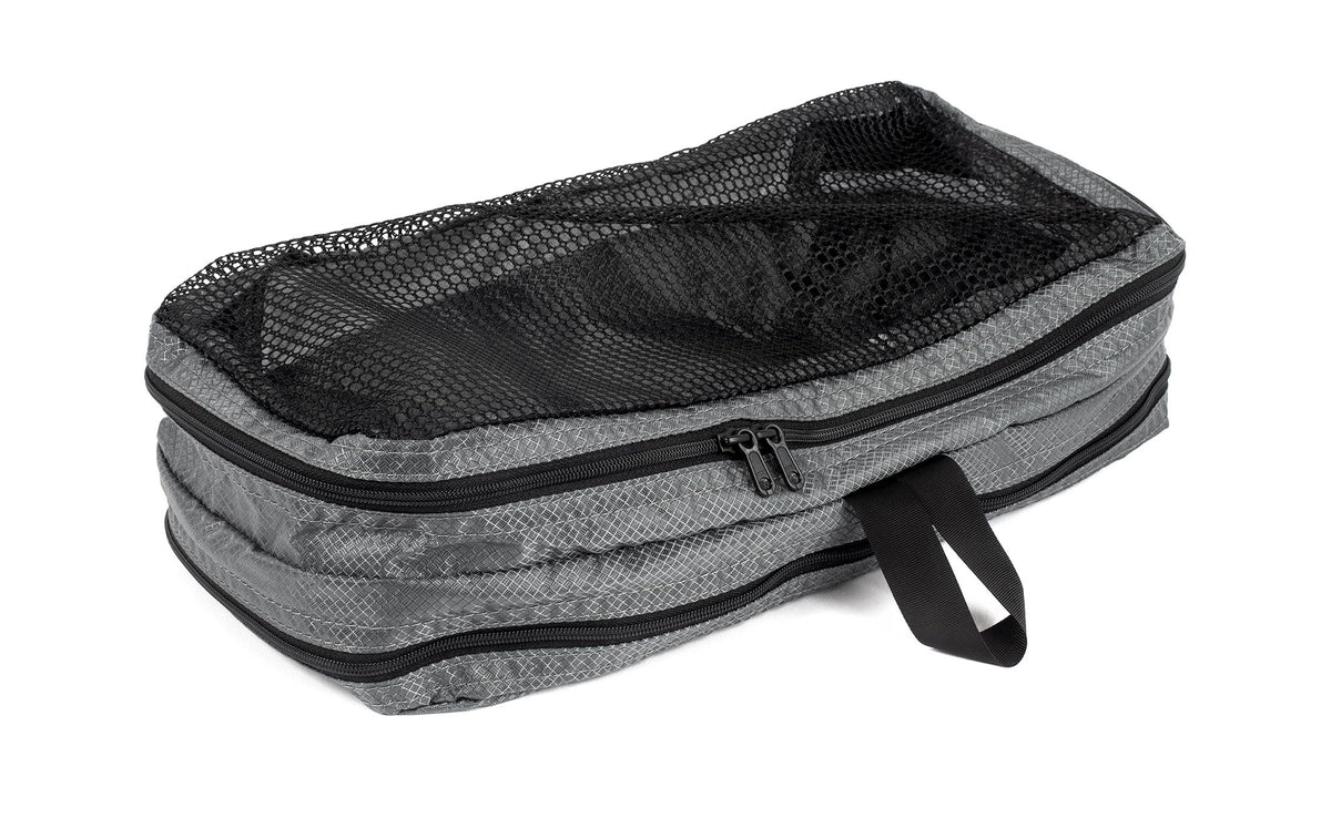 ^^Small Laundry Packing Cube in Graphite Piscine