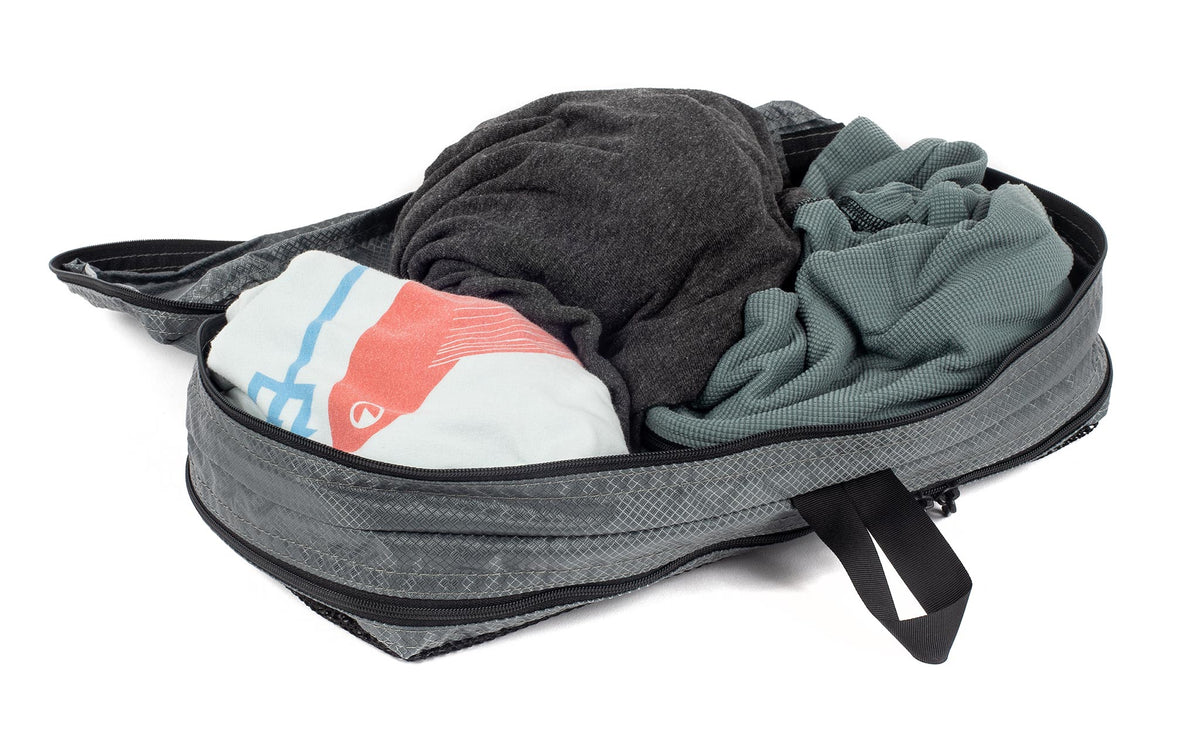 ^^Small Laundry Packing Cube in Graphite Piscine