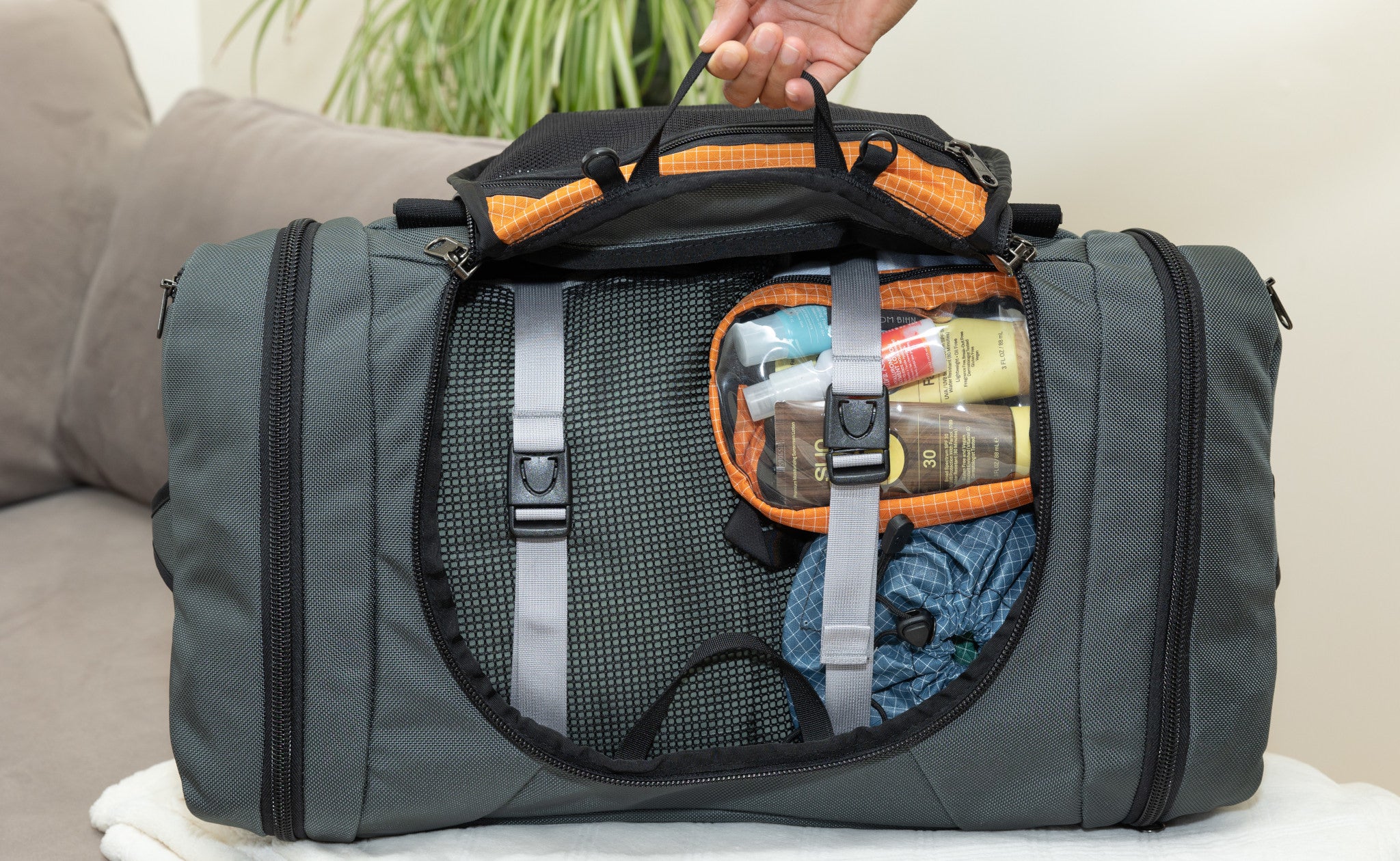 アルフィー45周年 ブルゾン TOM BIHN Aeronaut 45, Multi-carry duffel, 45L, 22