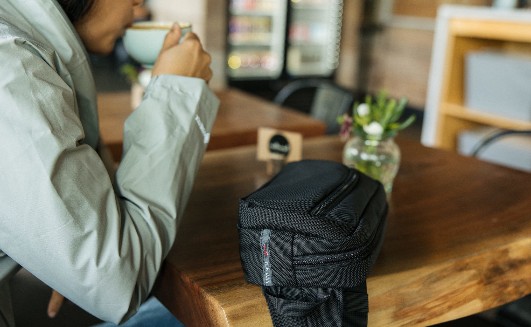 TOM BIHN Bummer, Retro Hip or Sling Pack, 2.2L, 9.5 TOM BIHN Bummer, Retro Hip or Sling Pack, 2.2L, 9.5