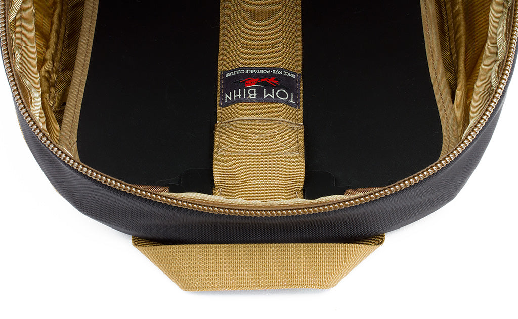 detail visible^^The removeable frame sheet in the main compartment of the Guide's Edition Synapse 25.