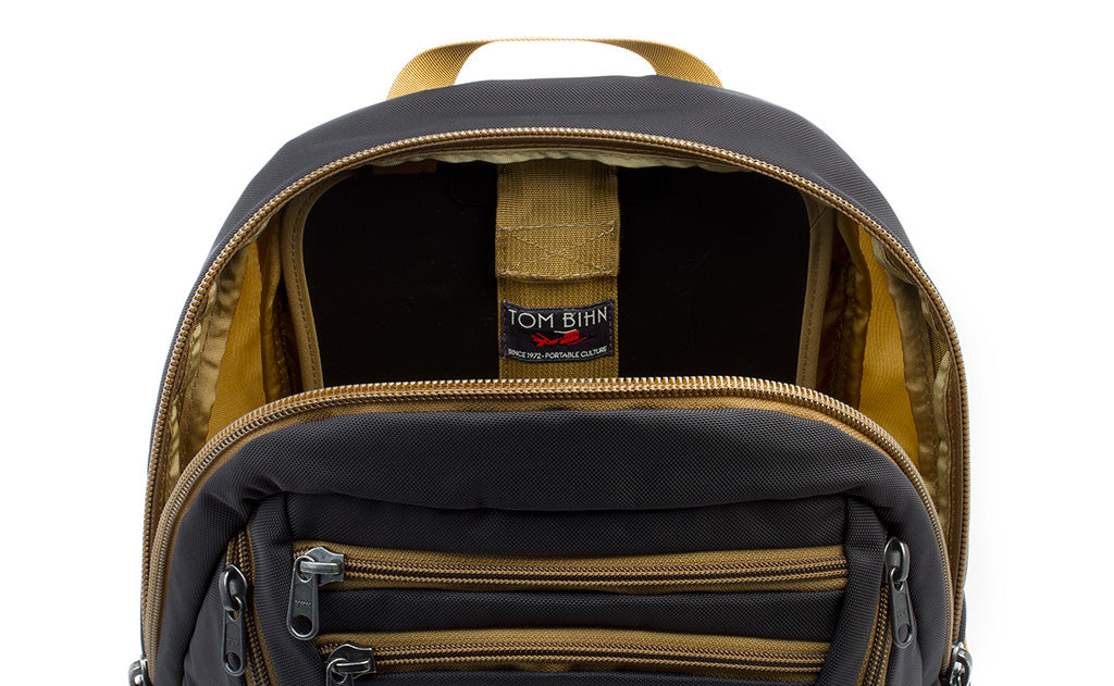 detail visible^^The removeable frame sheet in the main compartment of the Guide's Edition Synapse 25.