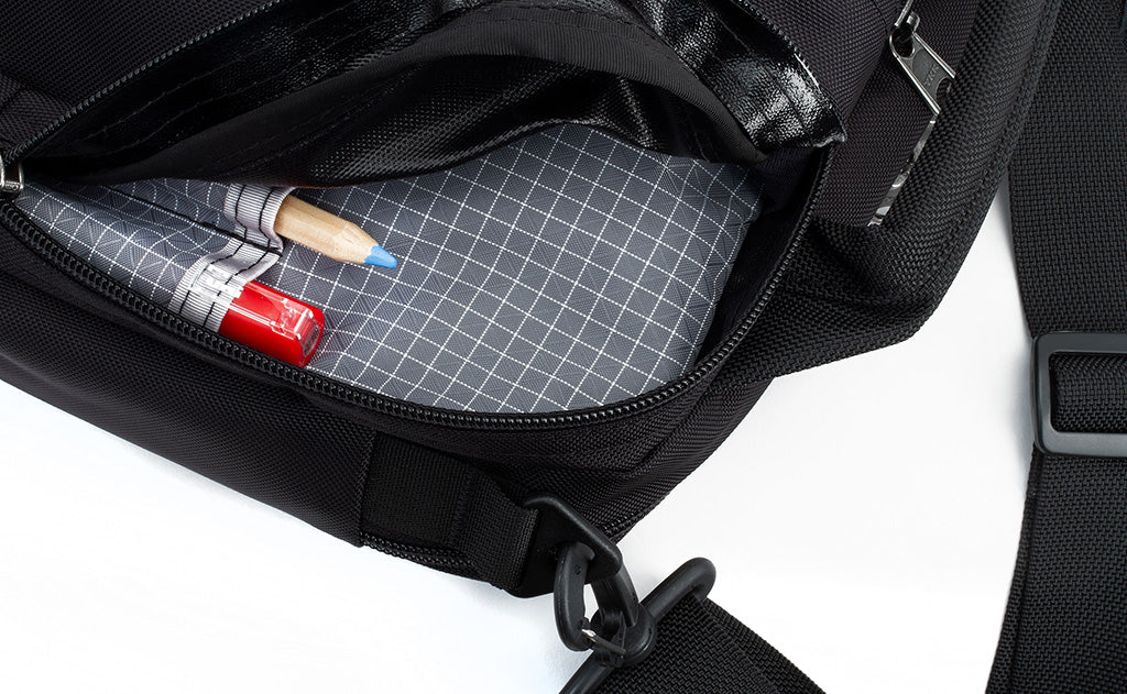 lifestyle visible^^Close-up of a pen and pencil in the organizer pockets of the Co-Pilot.