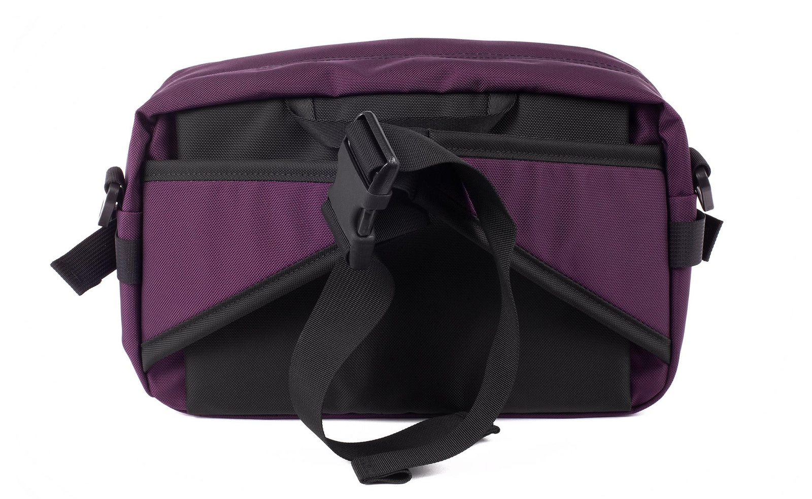 visible variant TB0425-UKVJ TB0425-UKIJ^^The LGD in Aubergine. Back view of the bag, showing the hideaway hip belt.