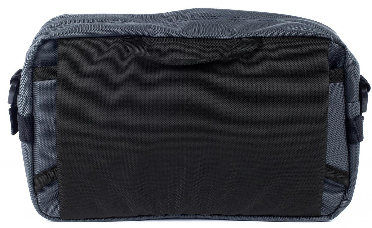 detail visible^^The rear of the Le Grand Derriere with its hip belts tucked into their pockets to create a flush back.